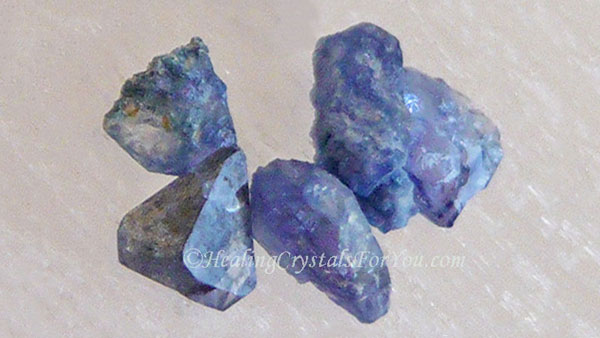 Groupe de cristaux de Benitoite