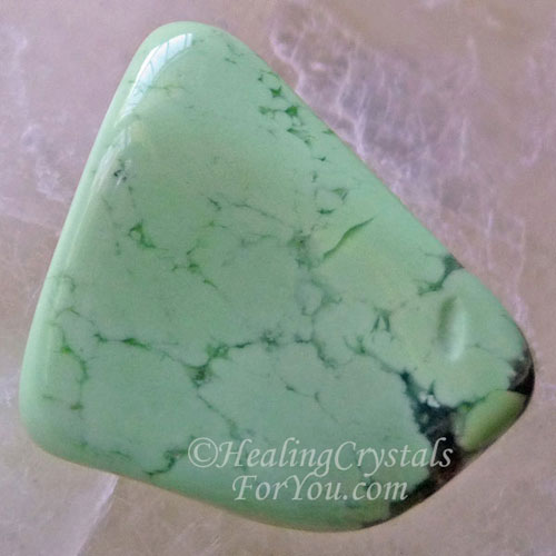 香櫞綠玉髓是綠玉髓的淺綠色品種。 香櫞綠玉髓是綠玉髓的淺綠色品種。