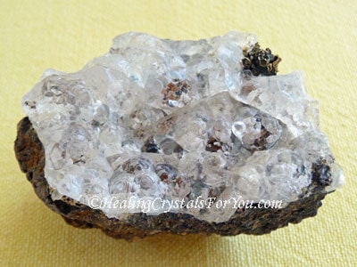 Hyalite Opal "title =" Hyalite Opal "data-pin-media =" https://www.healing-crystals-for-you.com/images/hyalite-opal-2g.jpg "style =" width: 400 píxeles; height: auto "/> <span class=