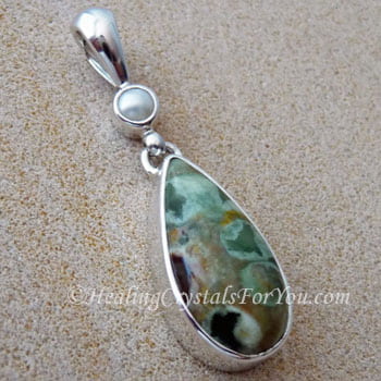 Colgante de riolita verde "title =" Colgante de riolita verde "data-pin-media =" https: / /www.healing-crystals-for-you.com/images/rainforest-jasper-pendant-3.jpg "/> [19459020lightboxesRainforestJasperakaGreenRhyolitePendant</span></div>
<p> Esta es una piedra excelente que puedes usar durante tu meditación diaria, ya que trae paz y restablece tu confianza en la vida. </p>
<p> <span style=