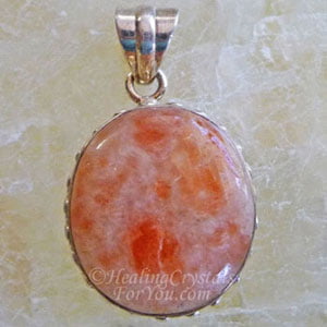 Pendentif de pierre solaire